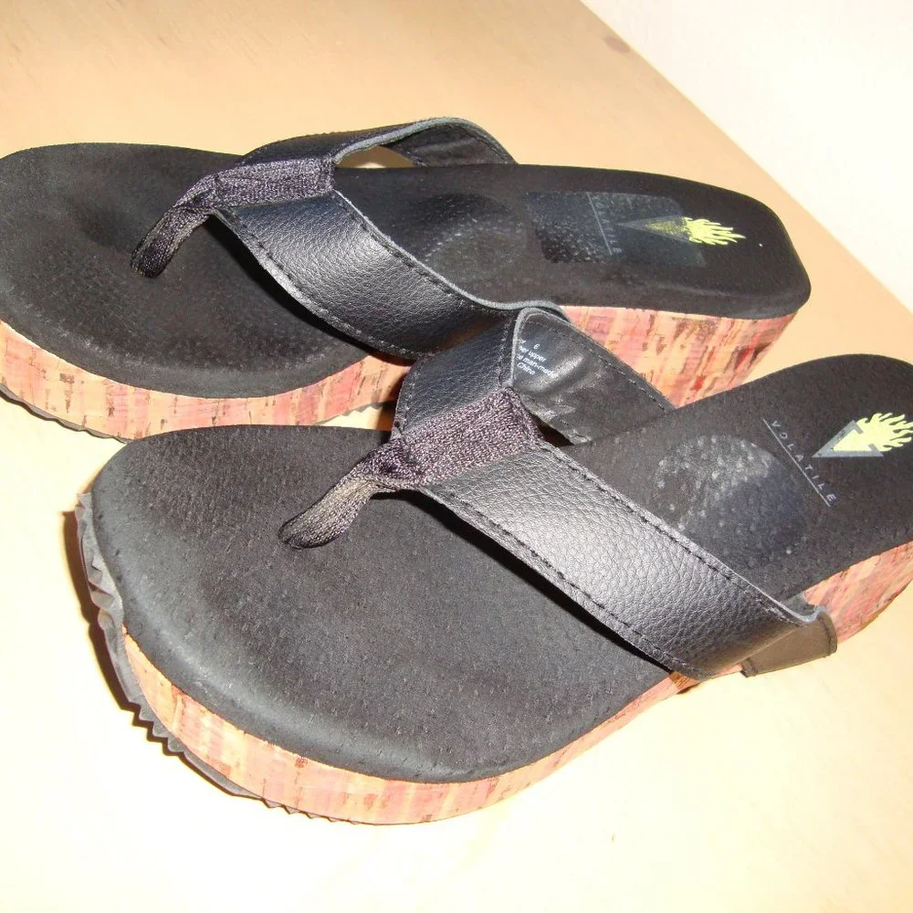 Volatile Platform Flip Flops - Picture 2 of 6